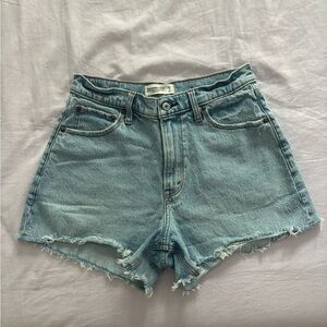 Abercrombie & Fitch Curve Love High Rise 90’s Relaxed Cutoff Short